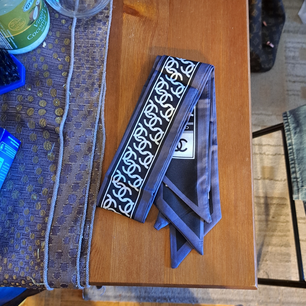 CHANEL Navy and Black Chain-Logo Twilly Scarf